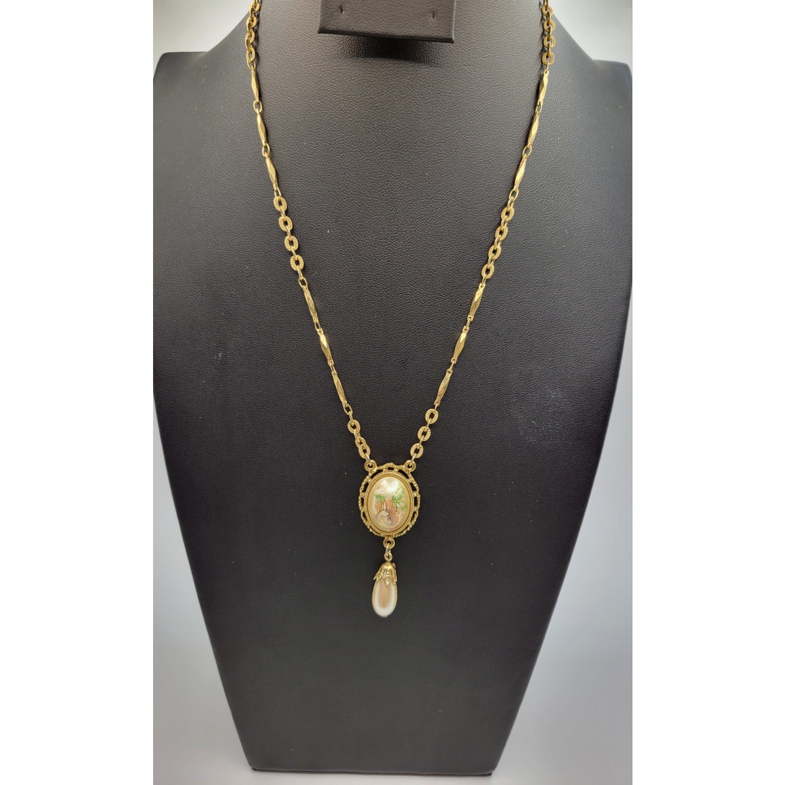 Rare Vintage 1928 Flower Cabochon Pendant Necklace Faux Pearl Barrel Clasp 18″