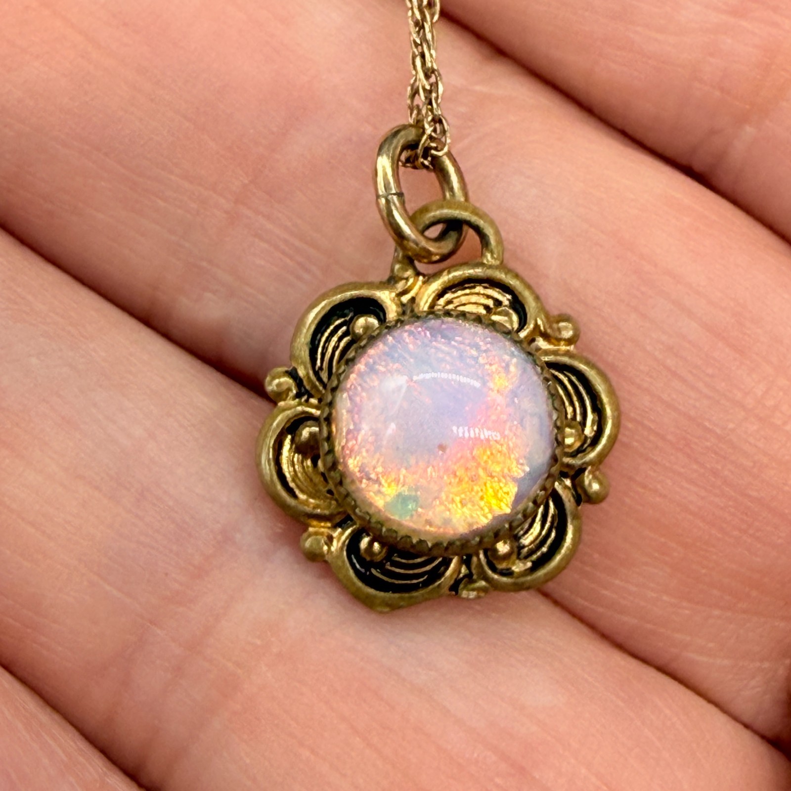 Vintage Necklace Imitation Opal Pendant 14K Gold Filled 20 Inches