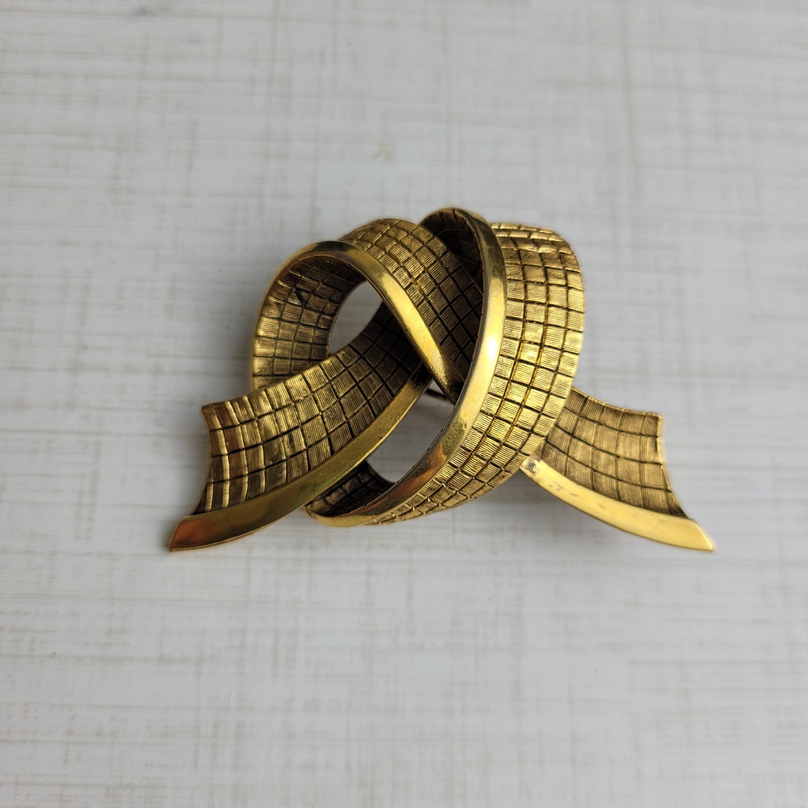 Vintage Textured Pretzel Knot Brooch Antique Gold Tone With Light Black Wash