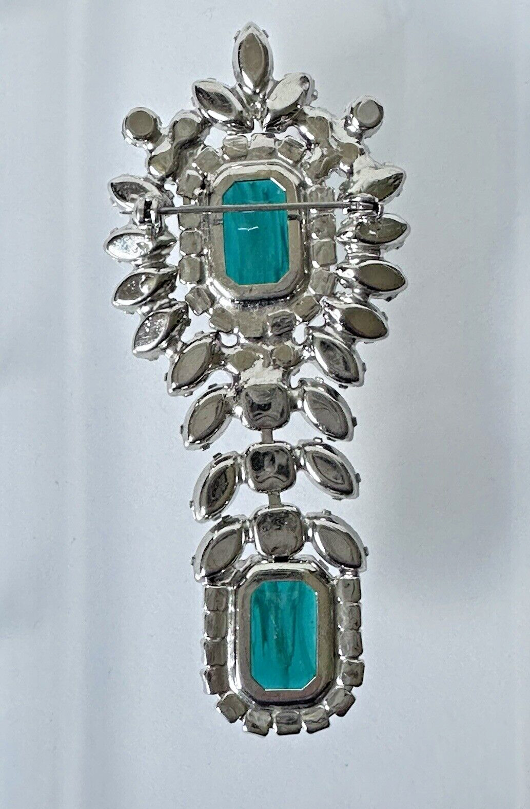 Vintage Juliana Silver Tone Flawed Emerald Crystal Rhinestone Brooch & Earrings