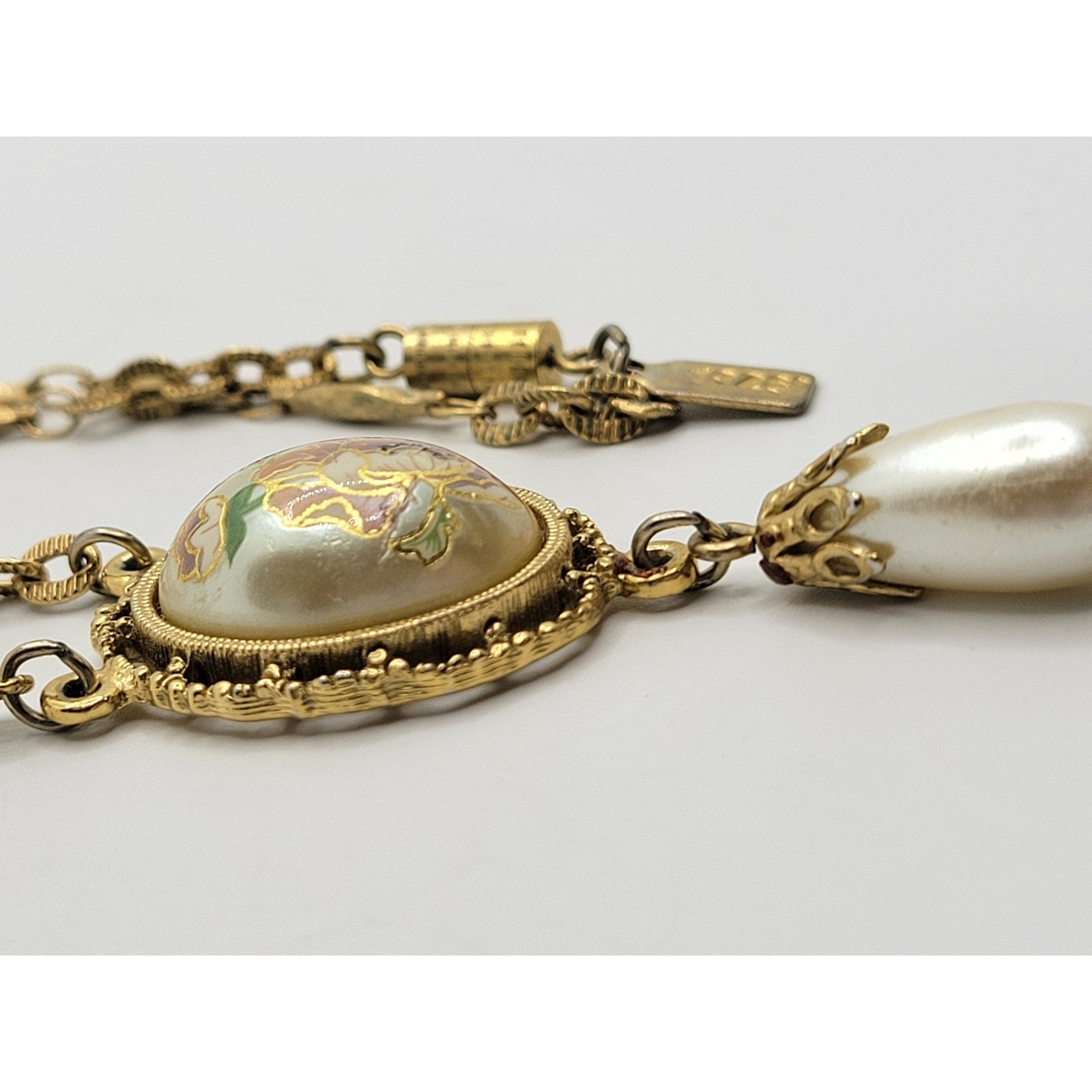 Rare Vintage 1928 Flower Cabochon Pendant Necklace Faux Pearl Barrel Clasp 18″