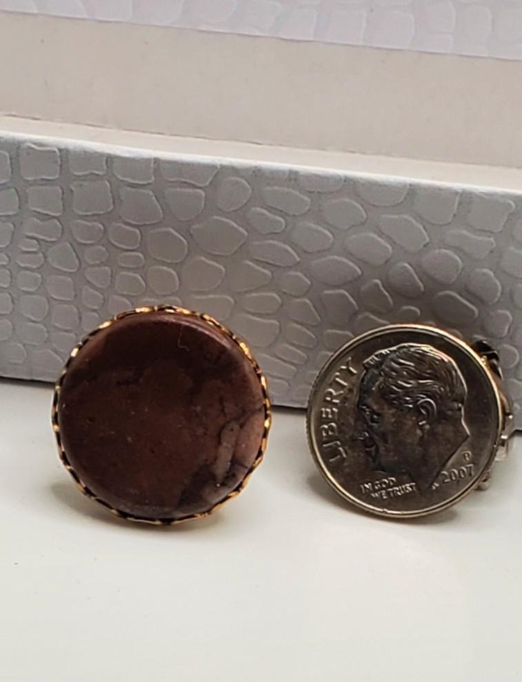 Vintage Gold tone metal with brown disk screw back Earrings .62″ brw14
