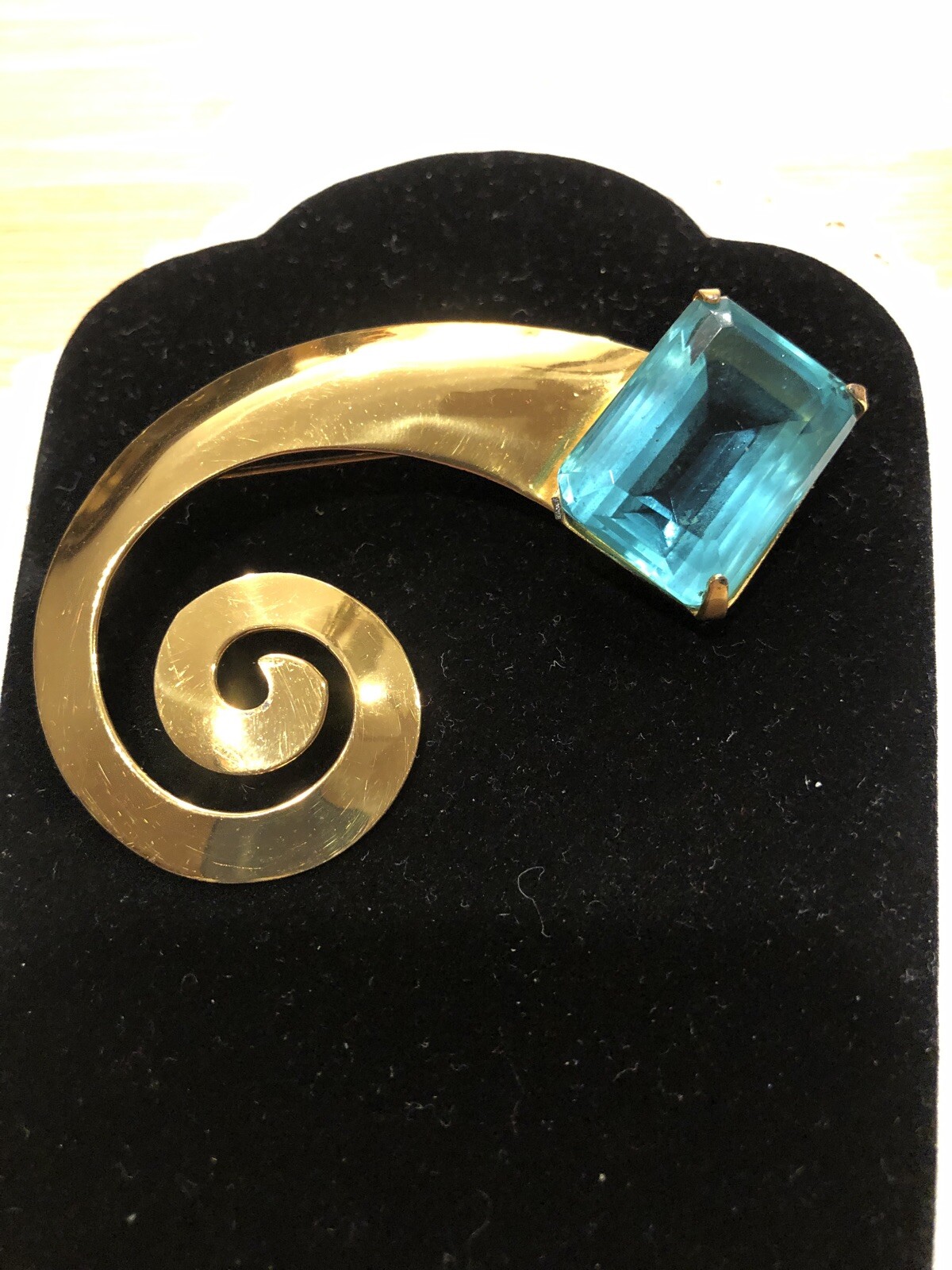 SIGNED CORO VERMEIL/STERLING LARGE AQUA RHINESTONE SWIRL BROOCH- MINTY CONDITION