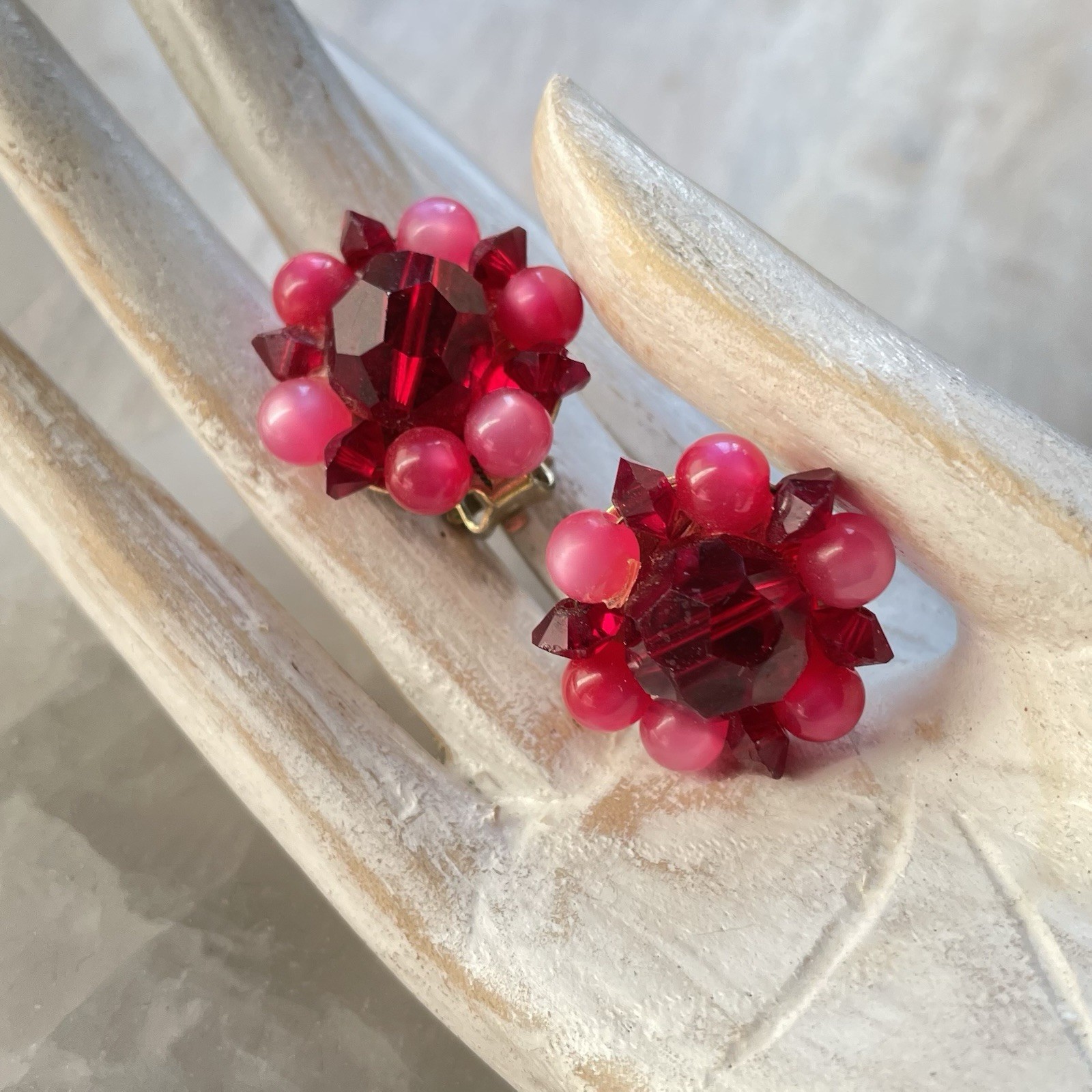 VTG Lisner Fuchsia Pink Bead Red AB Cluster Clip On Midcentury Earrings