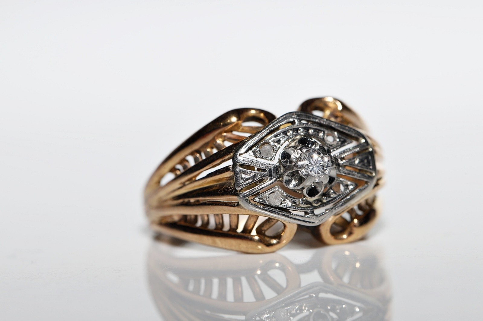Antique Art Deco Circa 1920s 18k Gold Natural Diamond Decorated Ring