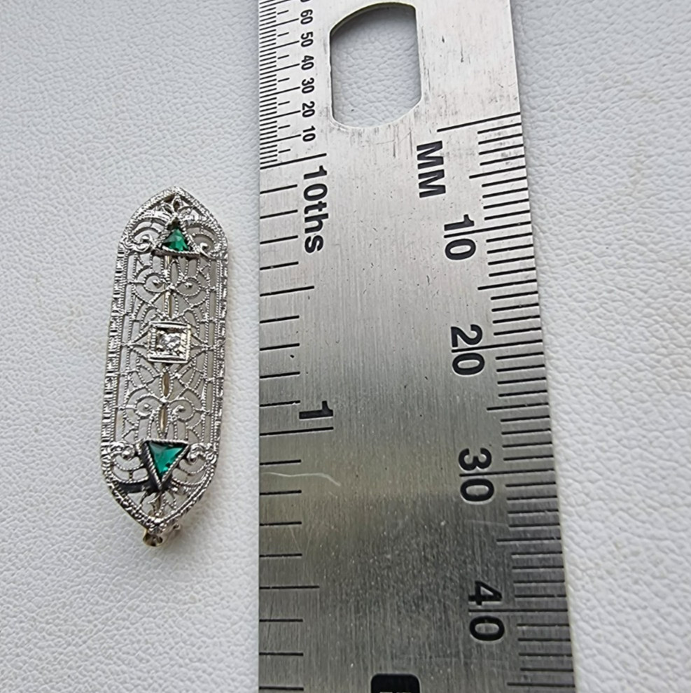 14K WHITE GOLD DIAMOND AND TRILLION EMERALD FILIGREE ART DECO BROOCH 2.1 gram