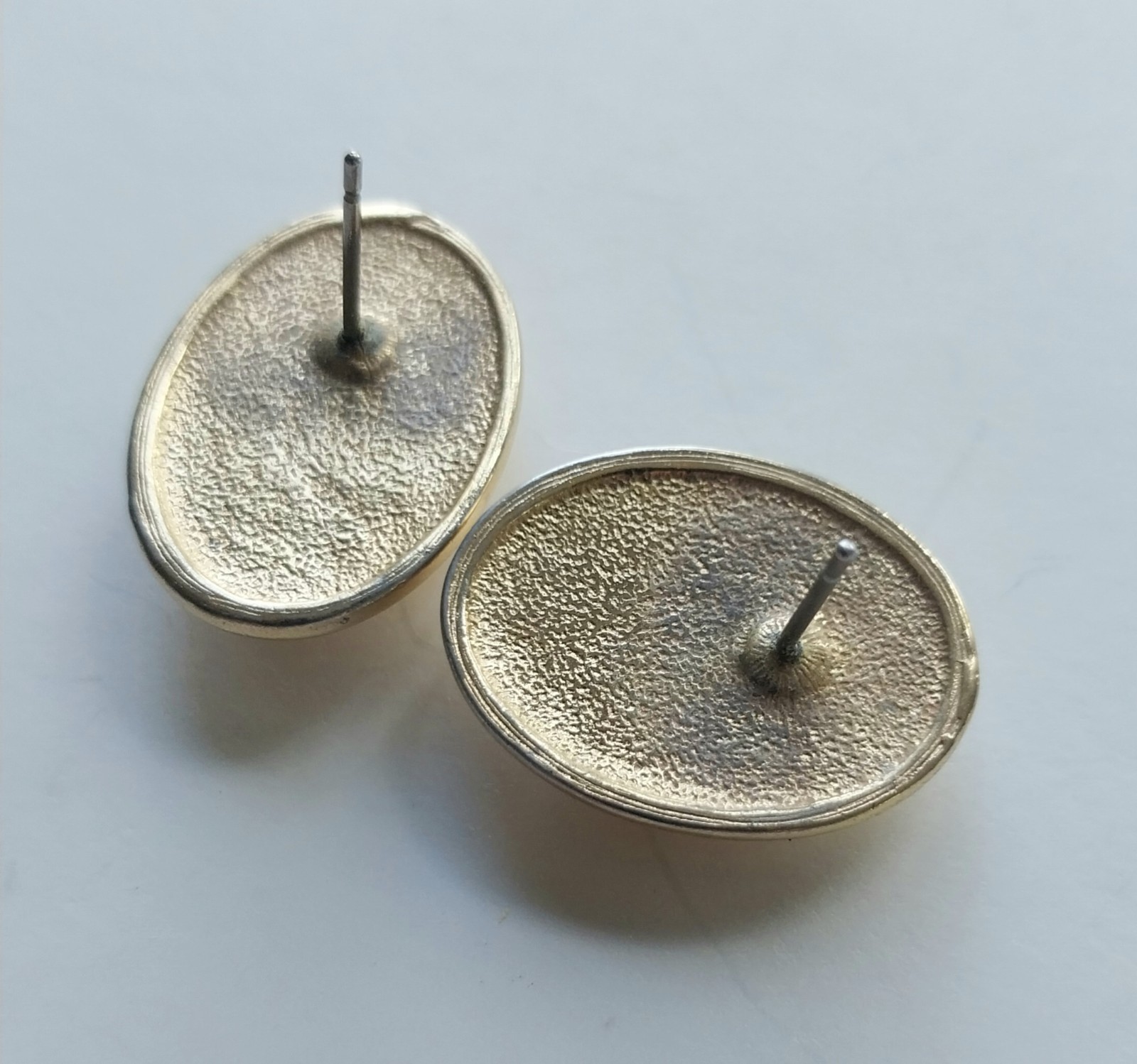 Vintage Ivory and Gold Post Stud Pierced Earrings