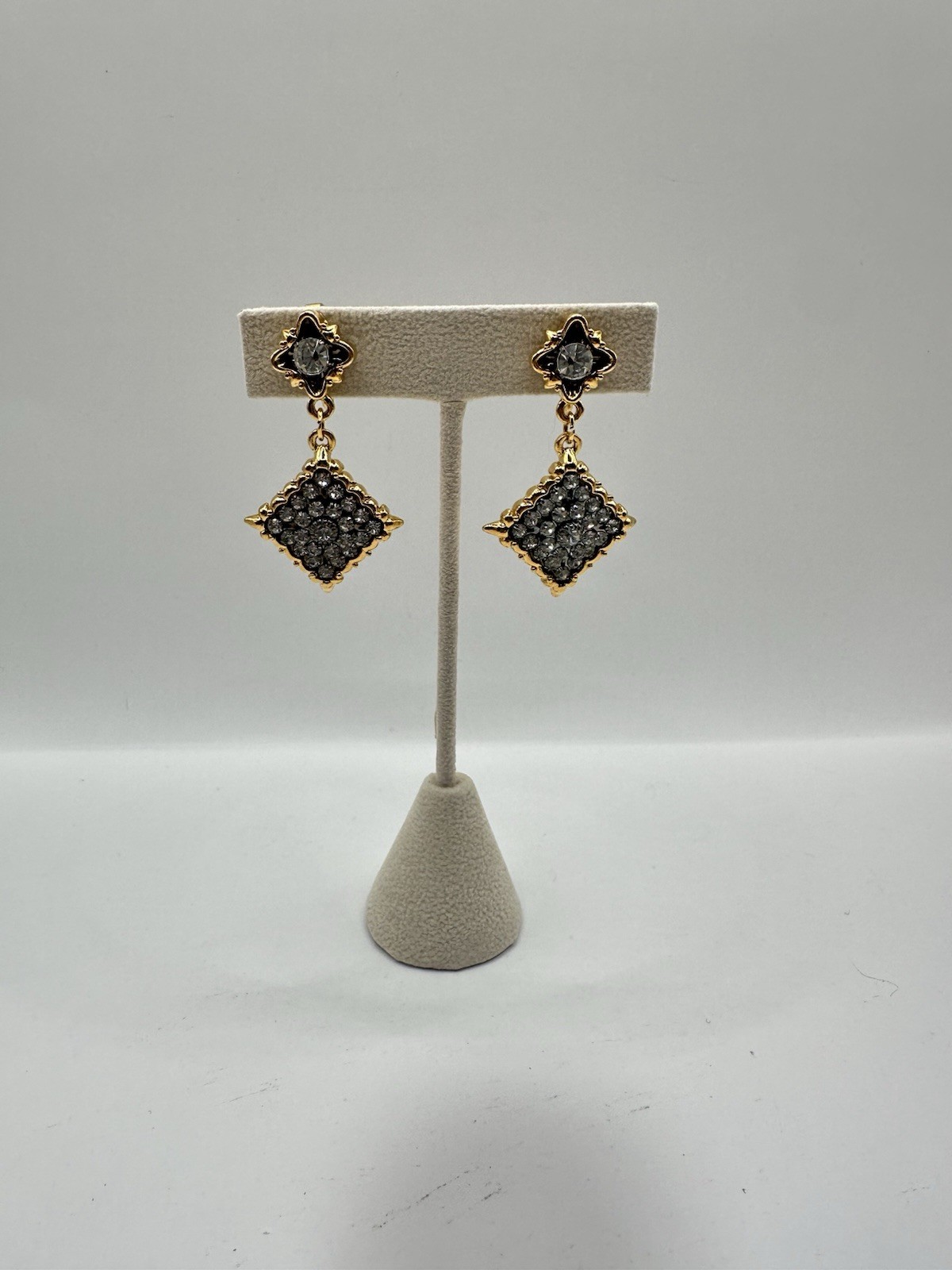 Vintage Collectible Earrings Victorian Dangle Crystals Avon Clip On Sparkle!