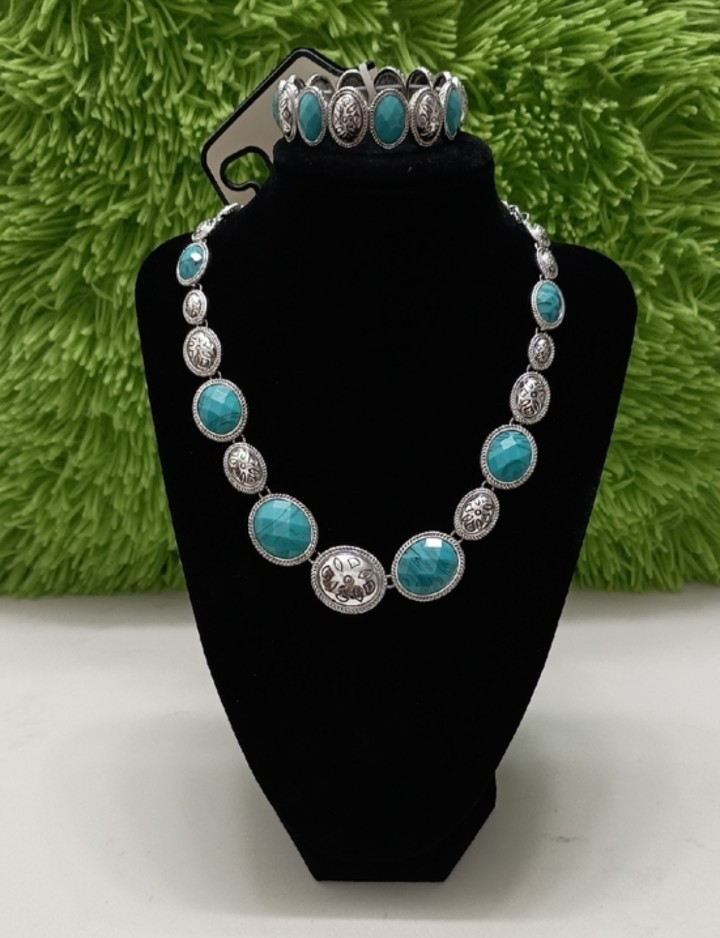 NEW Napier Silver Tone Turquoise Western Collar Necklace w/ Stretch Bracelet Set