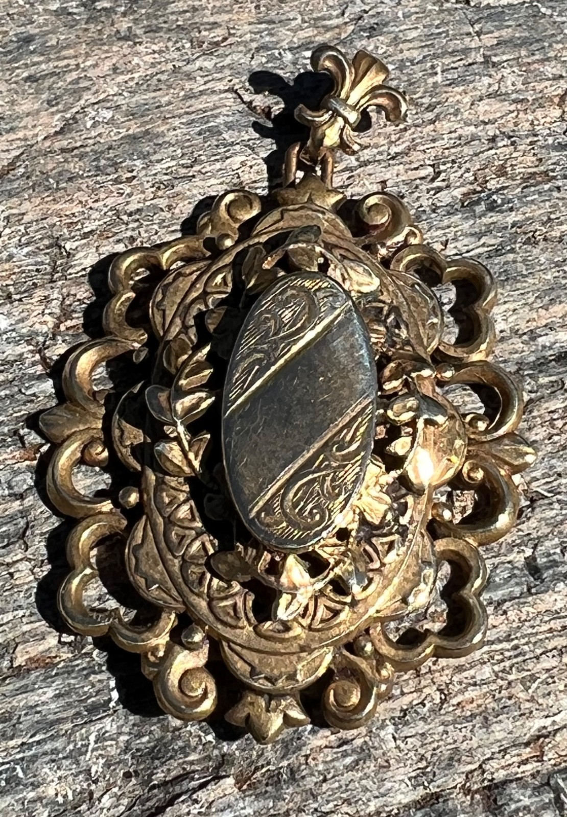 ANTIQUE PENDANT MEDALLION FLEUR DE LIS UNMARKED LIKELY GOLD-FILLED 2 3/8″ LONG