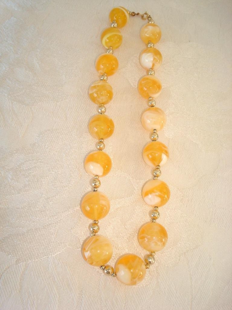 Vintage Necklace With Marbled Cream Tannish Yellow Plastic Beads 18 3/4 In. KJ