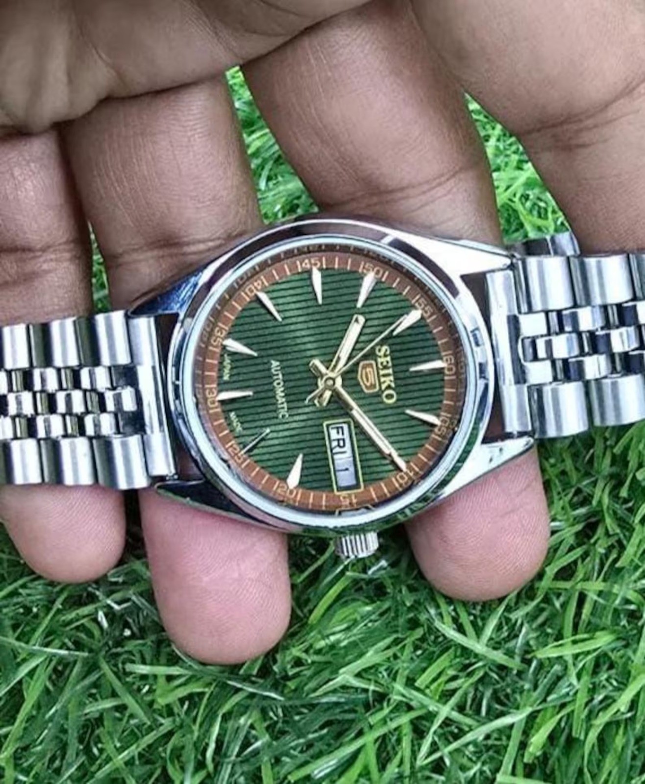 Vintage Seiko 5 Automatic Men steel Day Date 17 jewel Refurbished Japanese wrist