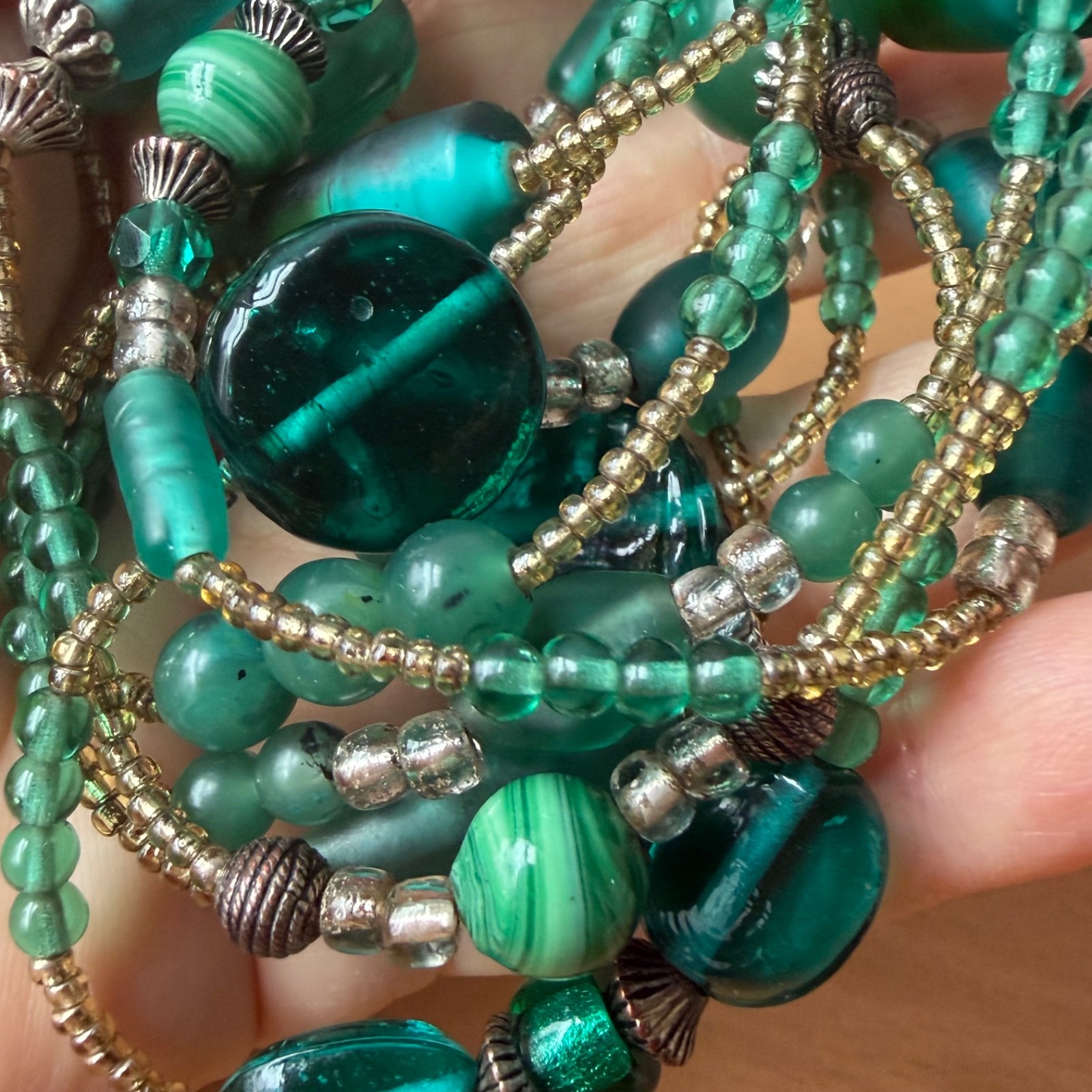 VINTAGE VIVID EMERALD GREEN COLOR MULTISHAPE GLASS BEADS LONG STATEMENT NECKLACE
