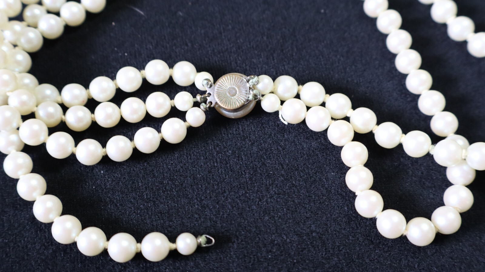 Vintage PEARL NECKLACE STORAGE AUCTION FIND 1