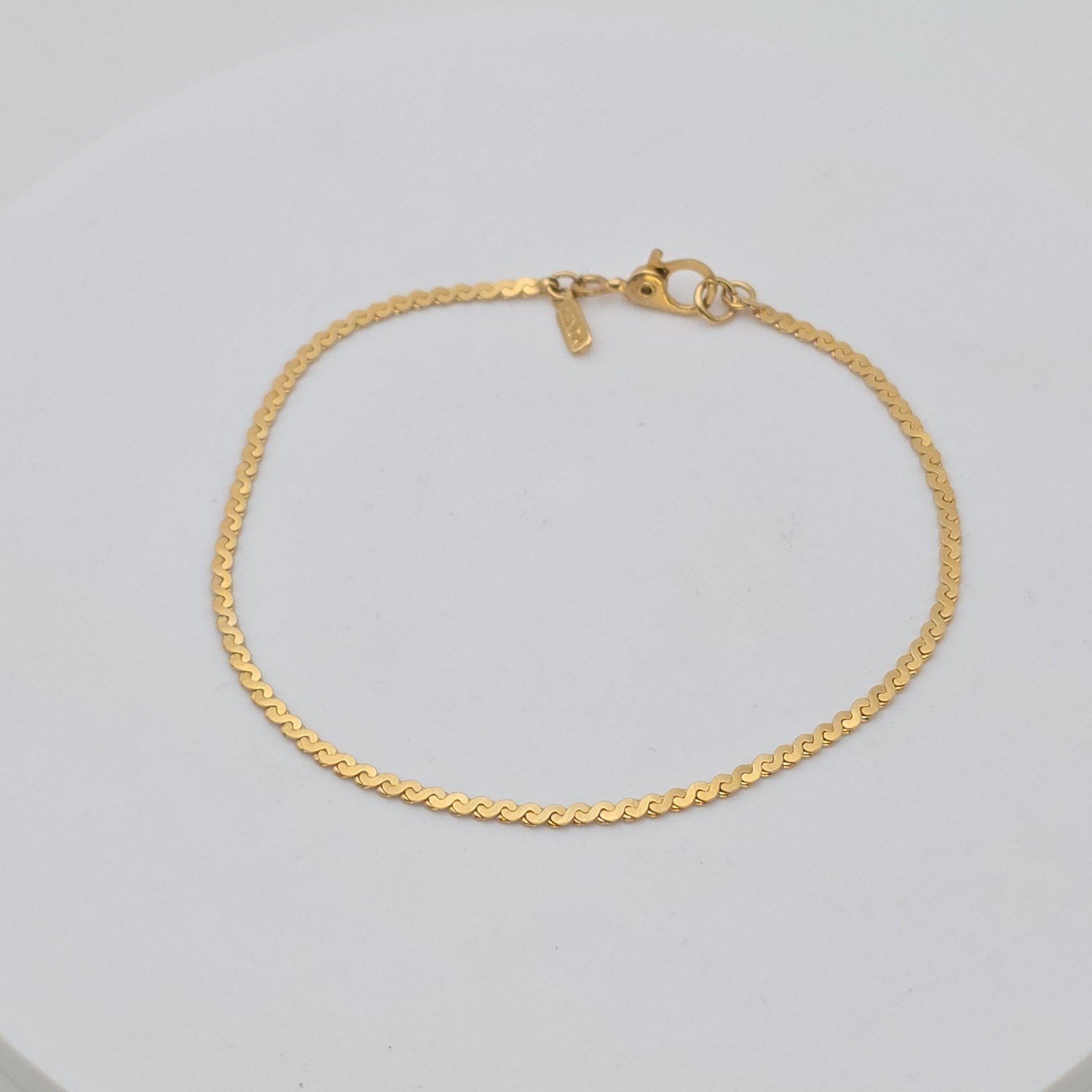 Genuine Vtg MONET Bracelet Serpentine Chain Sister Clasp Gold Plate Signed 7.25″