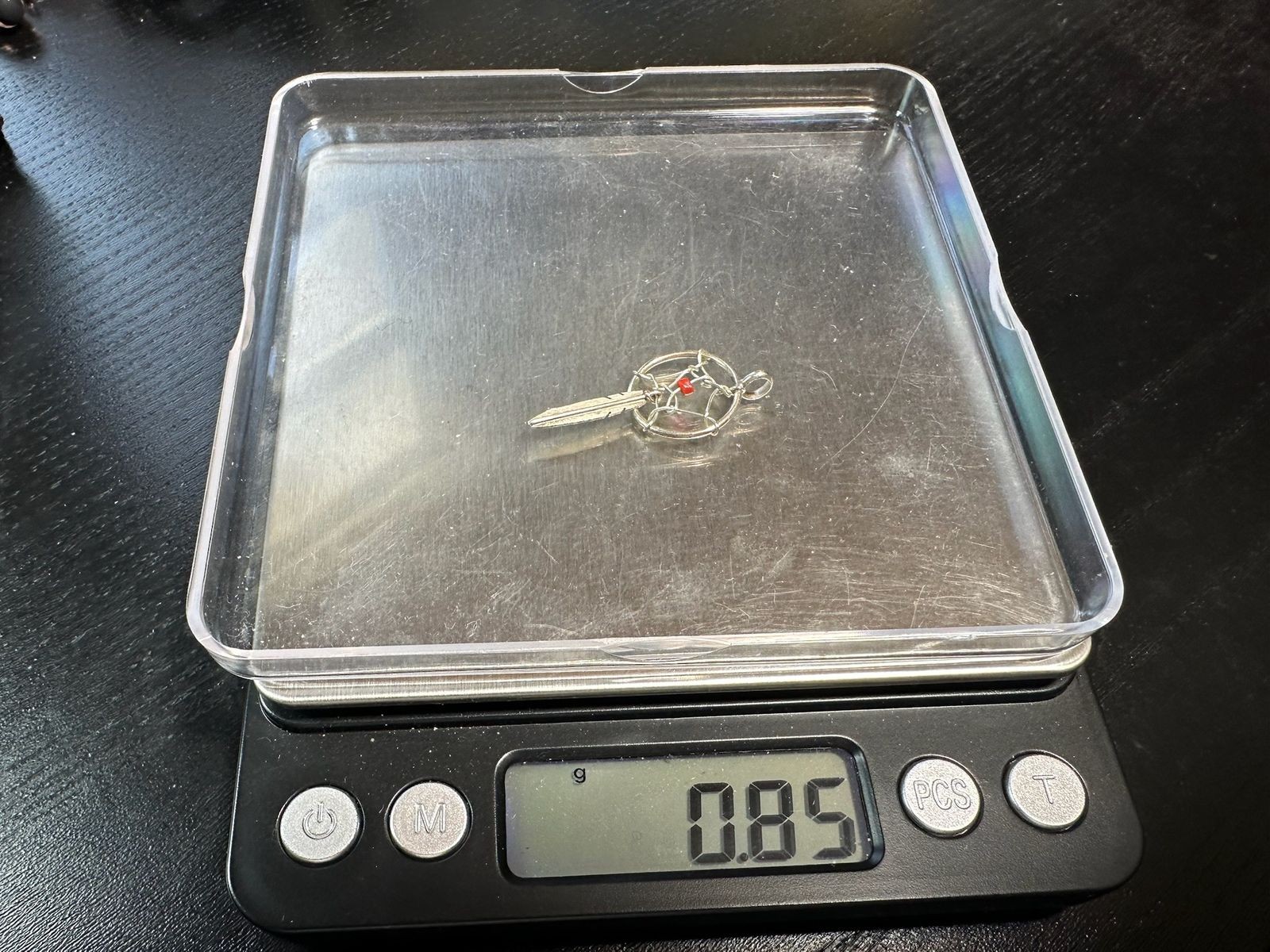0.85g Vintage Sterling Silver 925 Dreamcatcher Feather Red Bead Pendant M