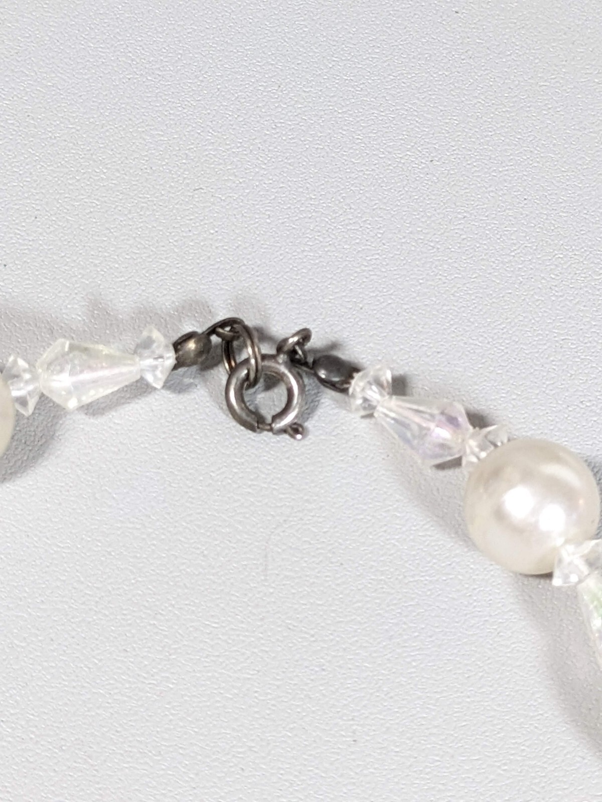 Vintage White Acrylic Faux Pearl Teardrop Beaded Necklace Silver Tone 22 inches