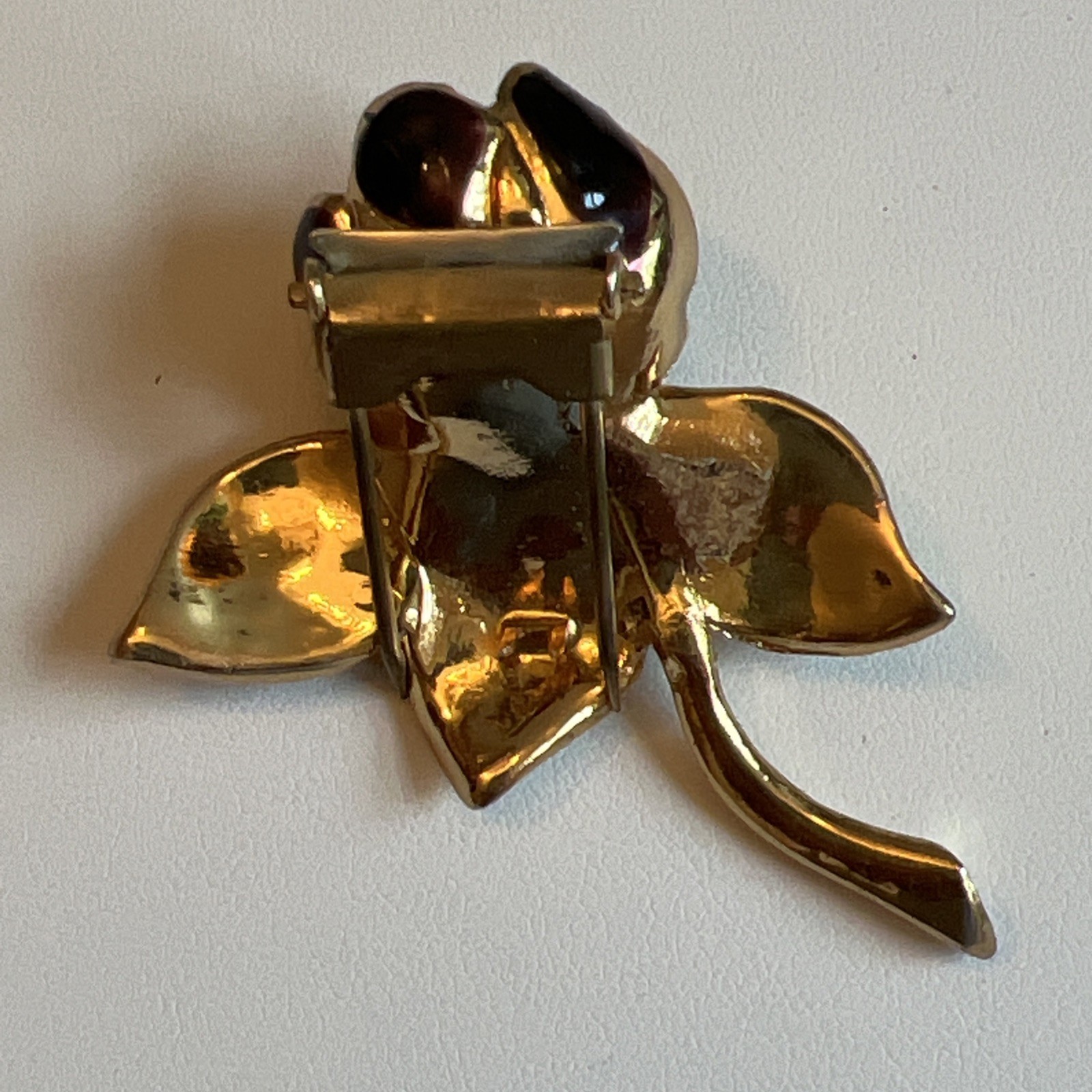 Vintage Coro ? Camilla Flower Trembler Gold Tone Enamel Rhinestone Fur Clip