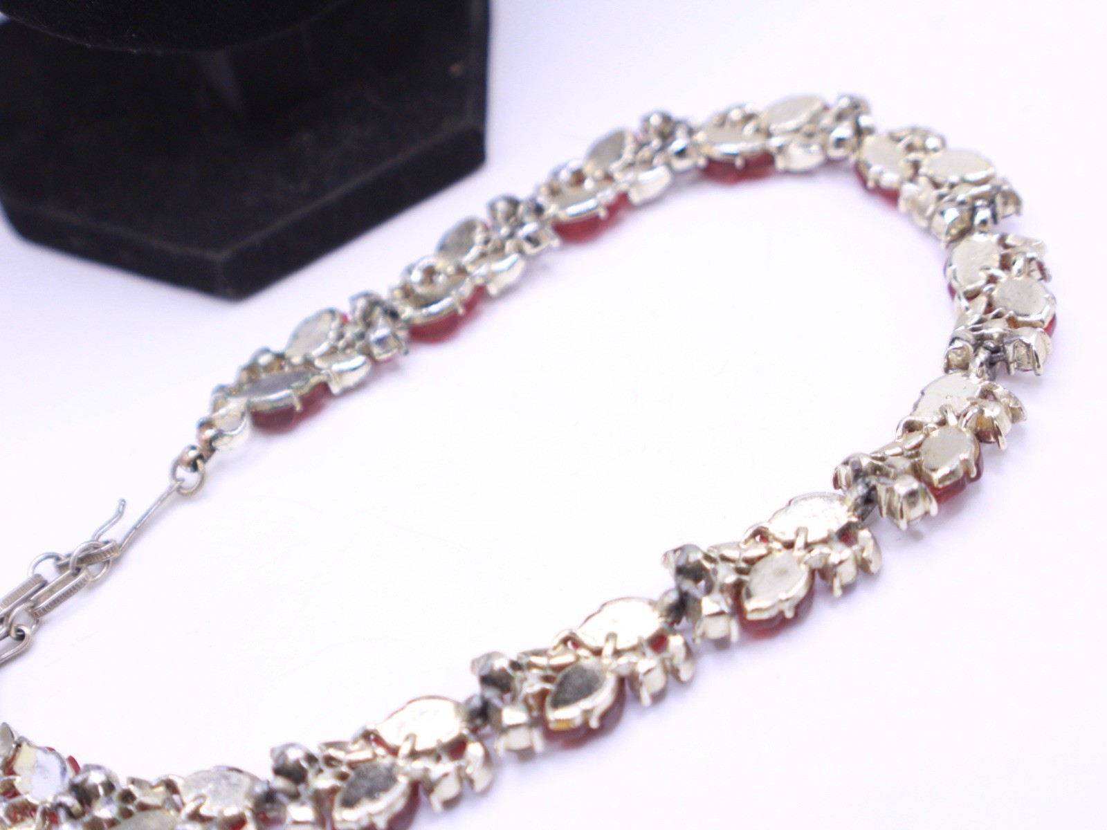 Vintage Lisner Red Oak Leaf Thermoset Rhinestone necklace 16”
