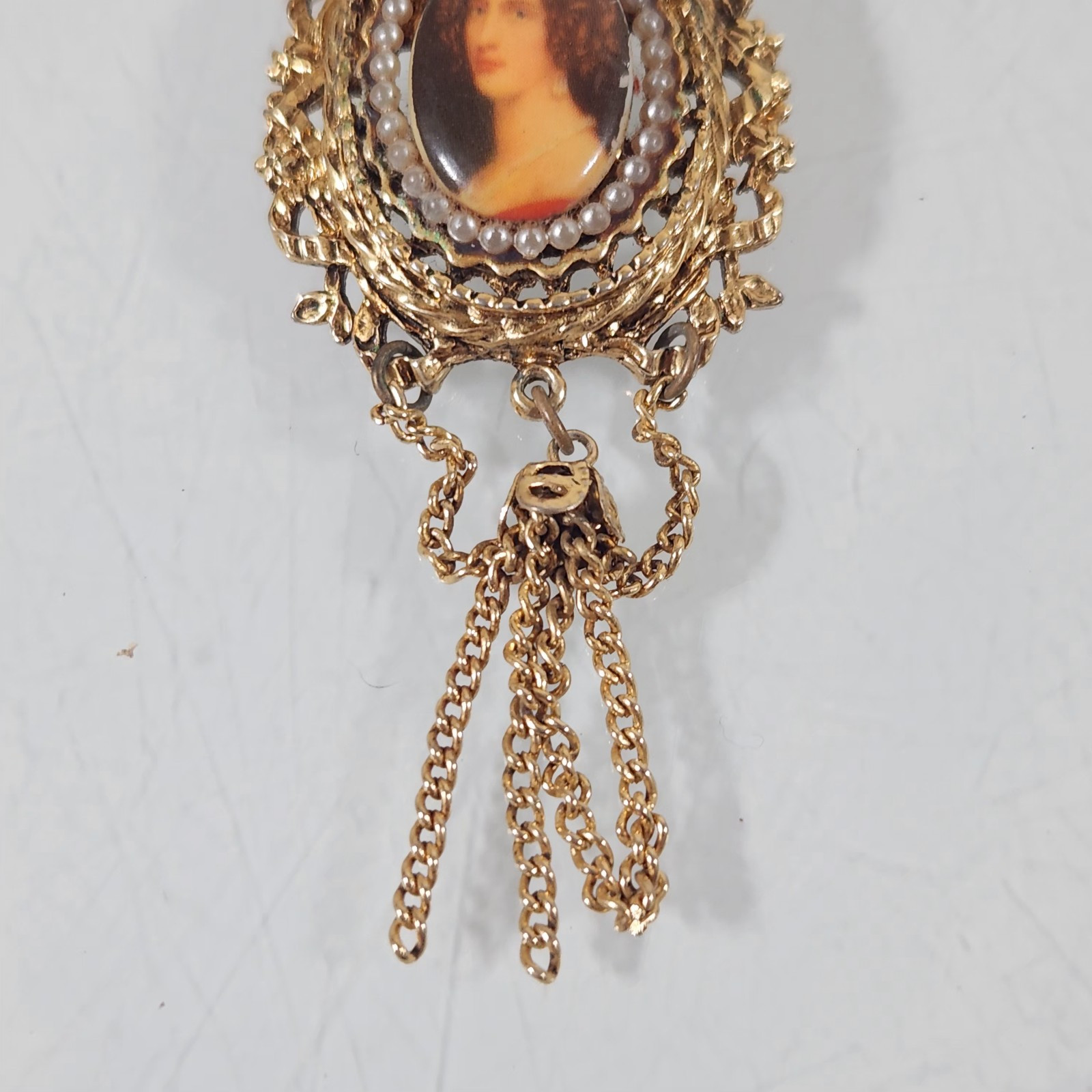 Arthur Pepper Portrait Signed ART Gold Tone Cameo Seed Pearl Vintage Pendant