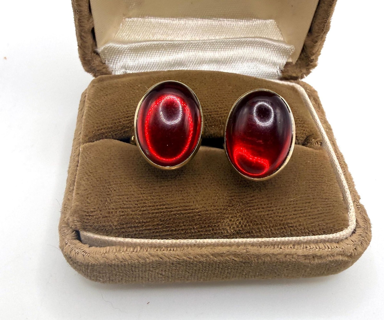 Vintage Hadley red oval jelly cabochon and gold tone cuff links