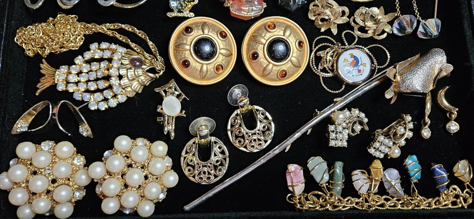 Goldtone Jewelry Lot Avon Hong Kong Signed Pieces Brooch Earrings Vtg-Mod E31