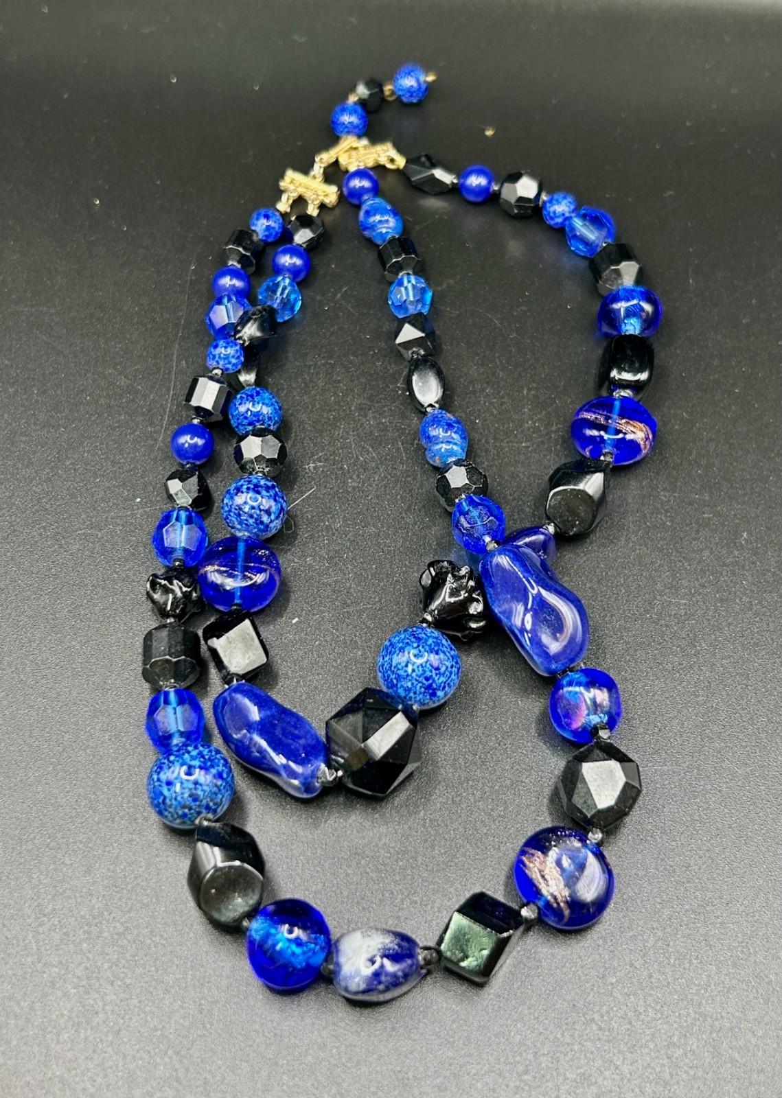VINTAGE SIGNED HATTIE CARNEGIE CHOKER NECKLACE BLUE TONES & BLACK RESIN STONES