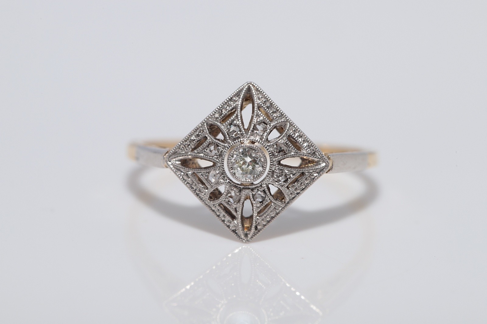 Antique Circa 1920s Art Deco 18k Gold Natural Diamond Navette Design Ring