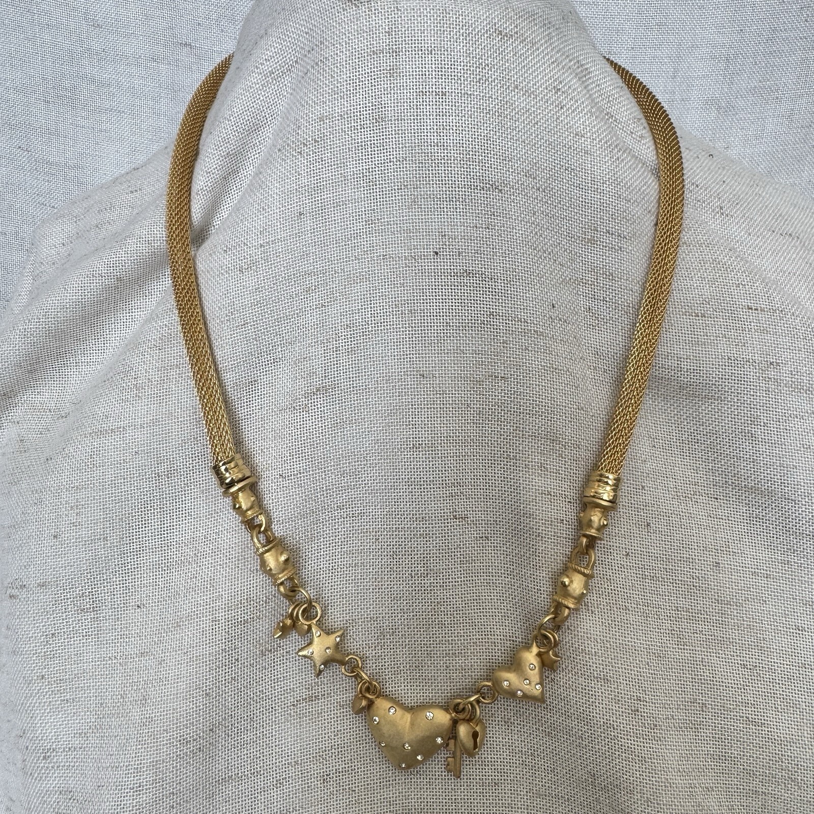 VTG 2PC Gold Tone Mesh Choker Pendant Charm Necklace Puff Heart Snap Closure