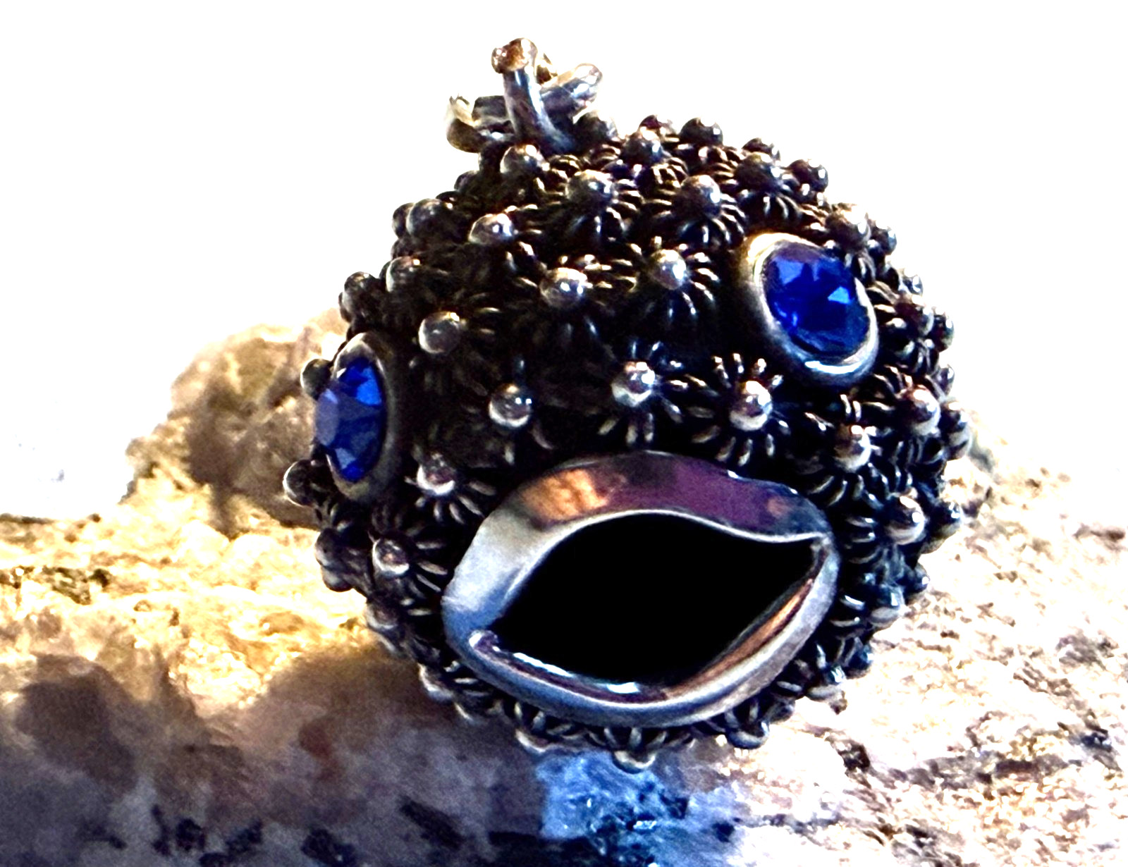VTG MEXICO CUERA. R.D. EAGLE 17 CANNETILLE FLOWER OPEN MOUTH PUFFER FISH PENDANT