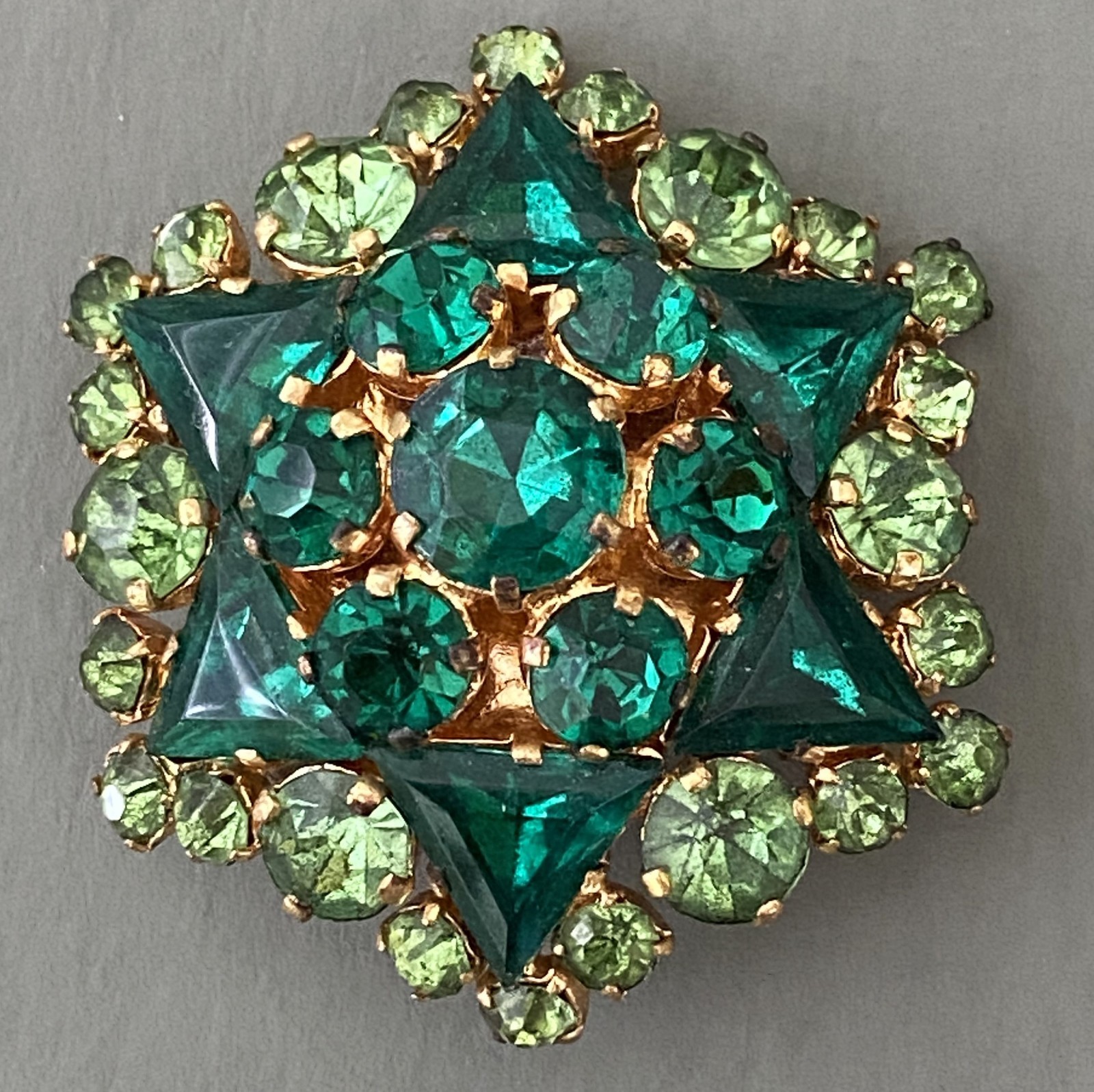 Vintage Emerald Green Rhinestone Starburst Brooch Gold Tone Statement Pin