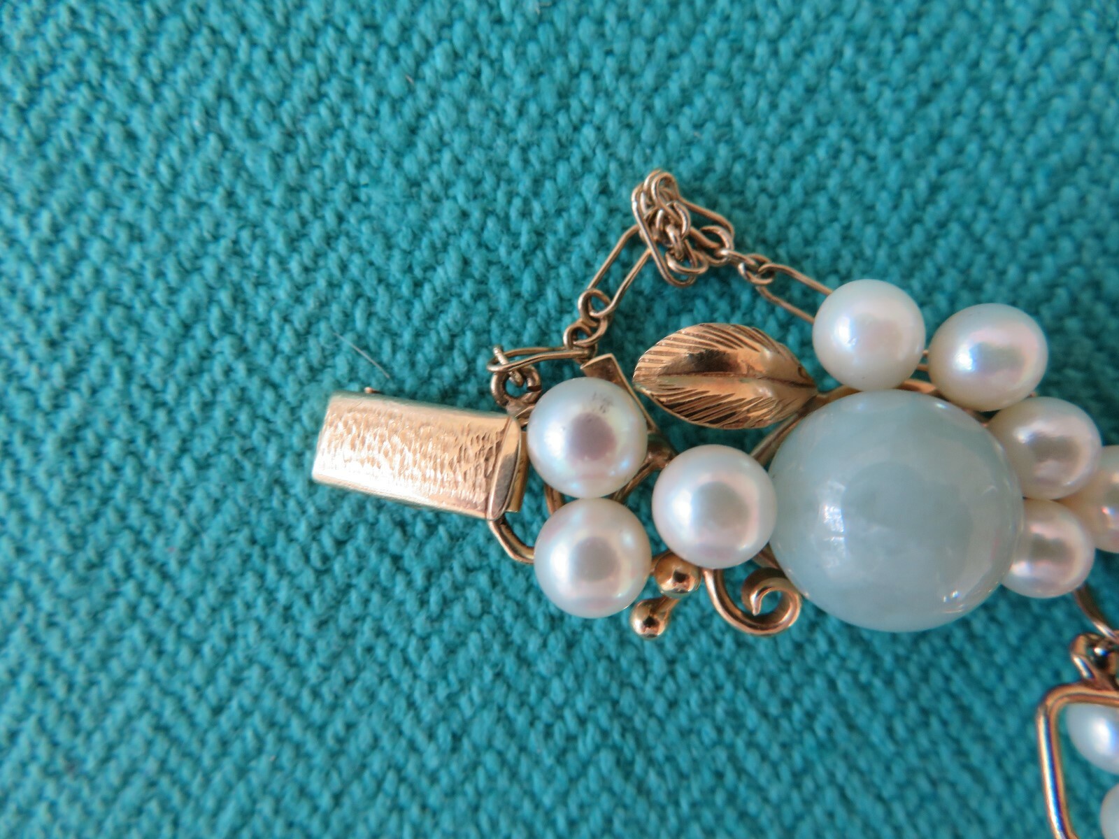 VINTAGE MING’S 14K GOLD 11 MM JADE & 5-6 MM PEARLS 17 MM WIDE BRACELET 7 1/4″