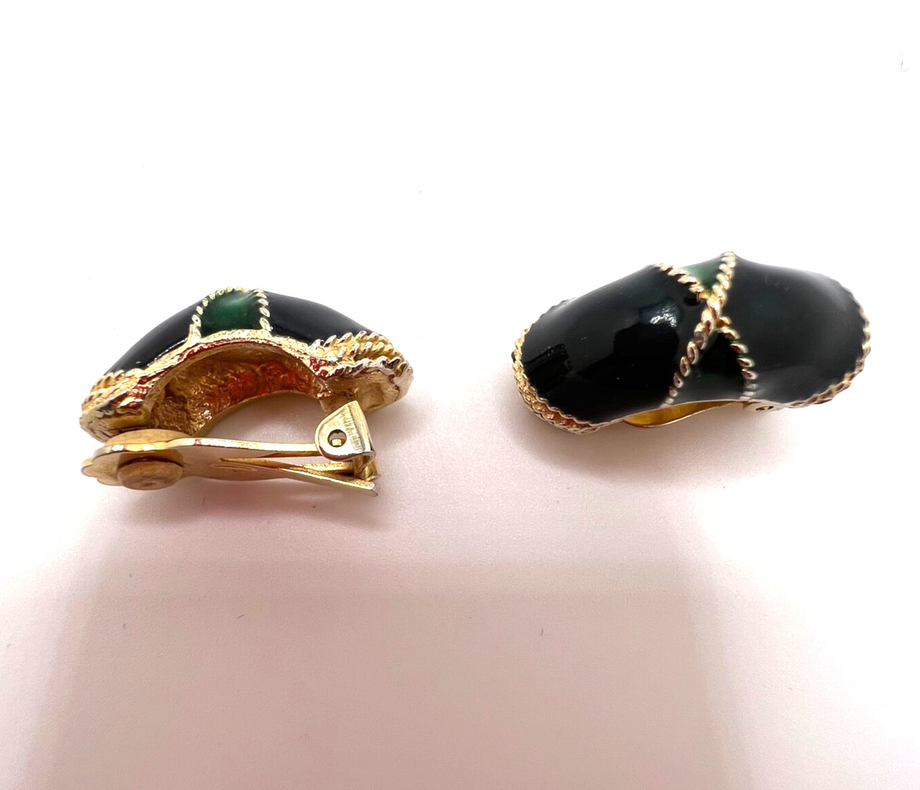Vintage GAY BOYER Dark Green Enamel Gold Tone Clip EARRINGS Half Hoops – EUC