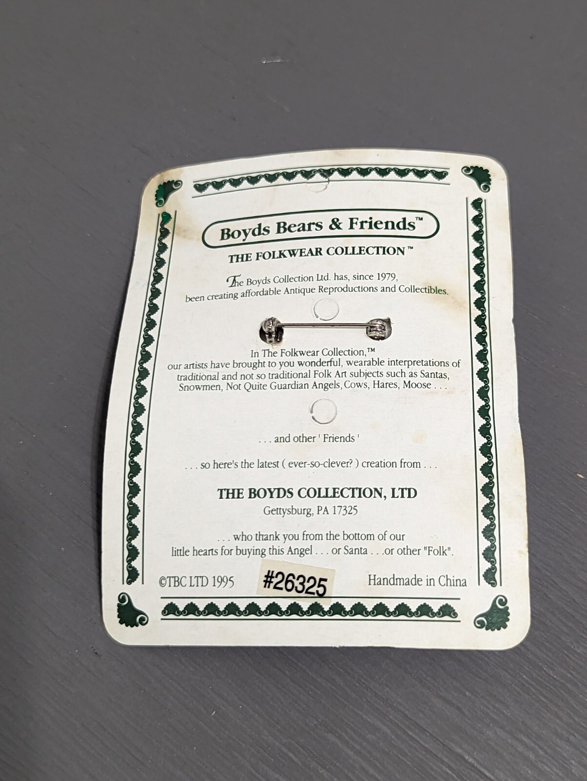 Folkwear. Santa Claws – Boyd Bears & Friends. Lapel Pin.