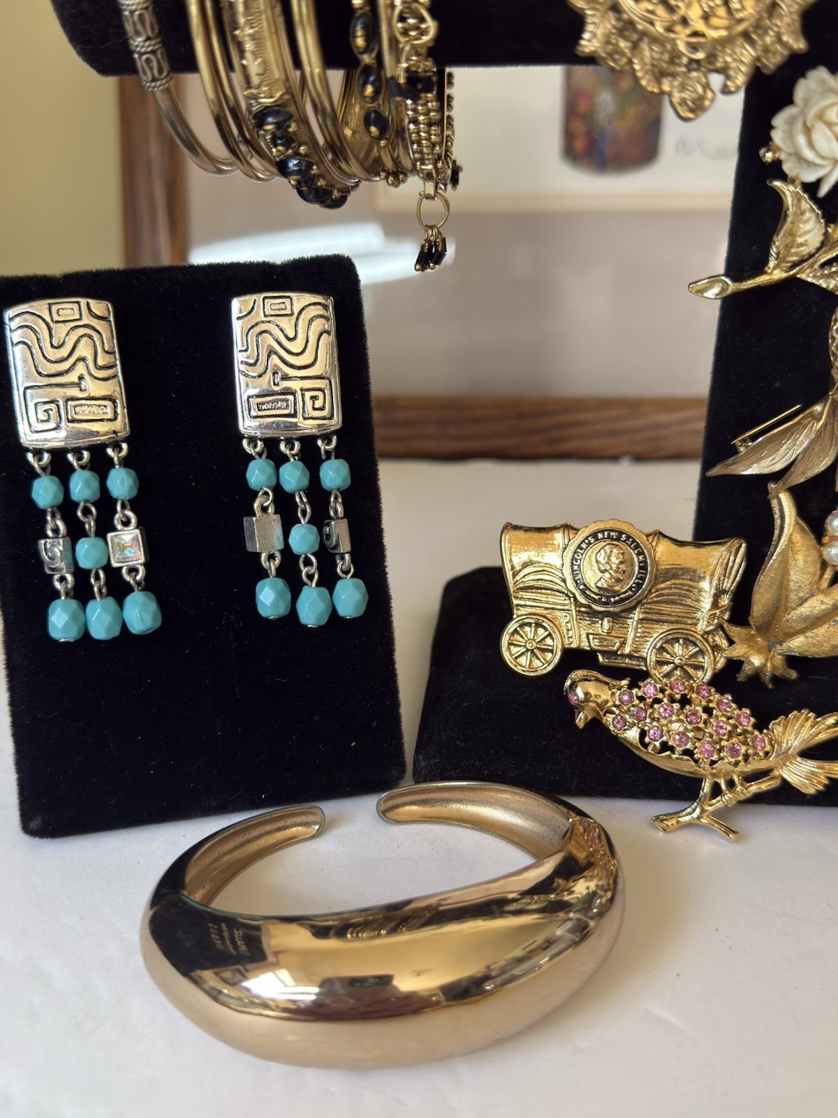 Vintage 30 Pc Costume Jewelry Lot Earrings Bracelet Brooches Rhinestone