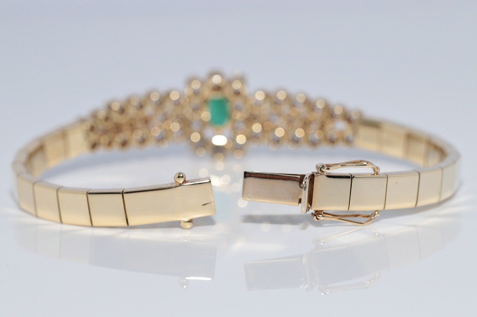 Vintage Circa 1980s 18k Gold Natural Diamond And Oval Cut Emerald Bracelet