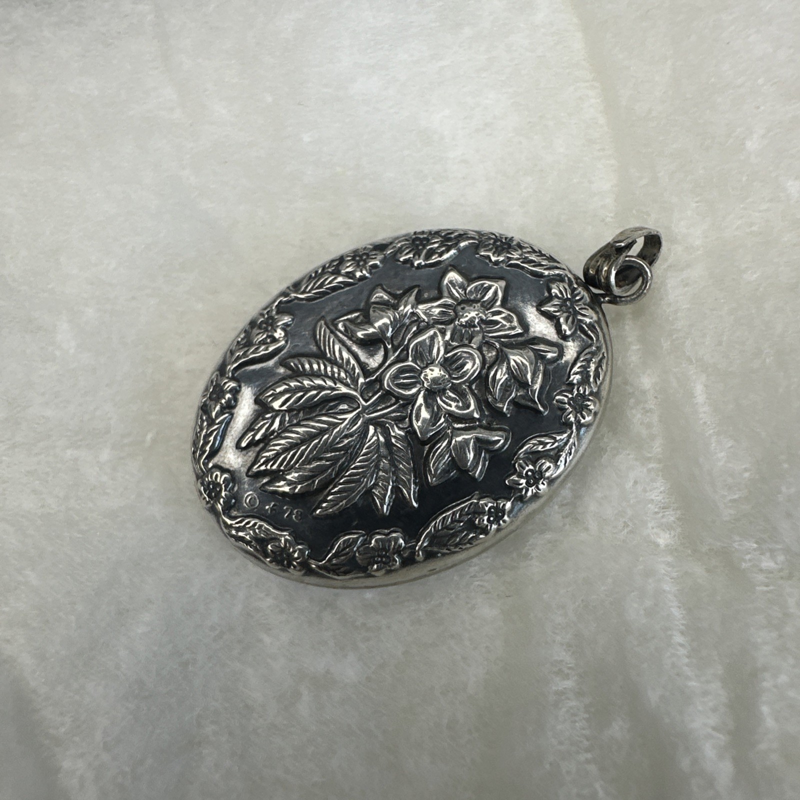 Vintage Sterling Silver 1978 Franklin Mint Flower The Christmas Rose pendant