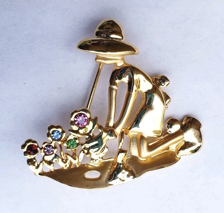White Stag Gold Tone Gardener Gardening Planting Flowers Brooch Rhinestones