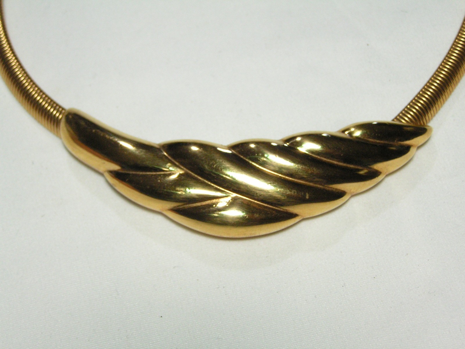 …Vintage NAPIER…Gold Tone Omega Chain, Station Bib Pendant Necklace…