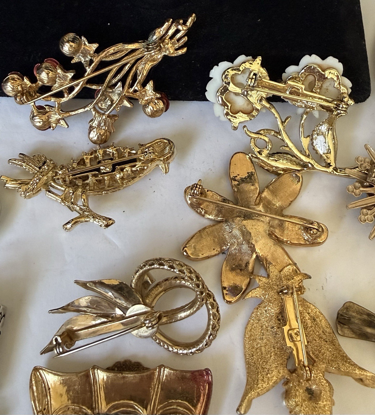 Vintage 30 Pc Costume Jewelry Lot Earrings Bracelet Brooches Rhinestone
