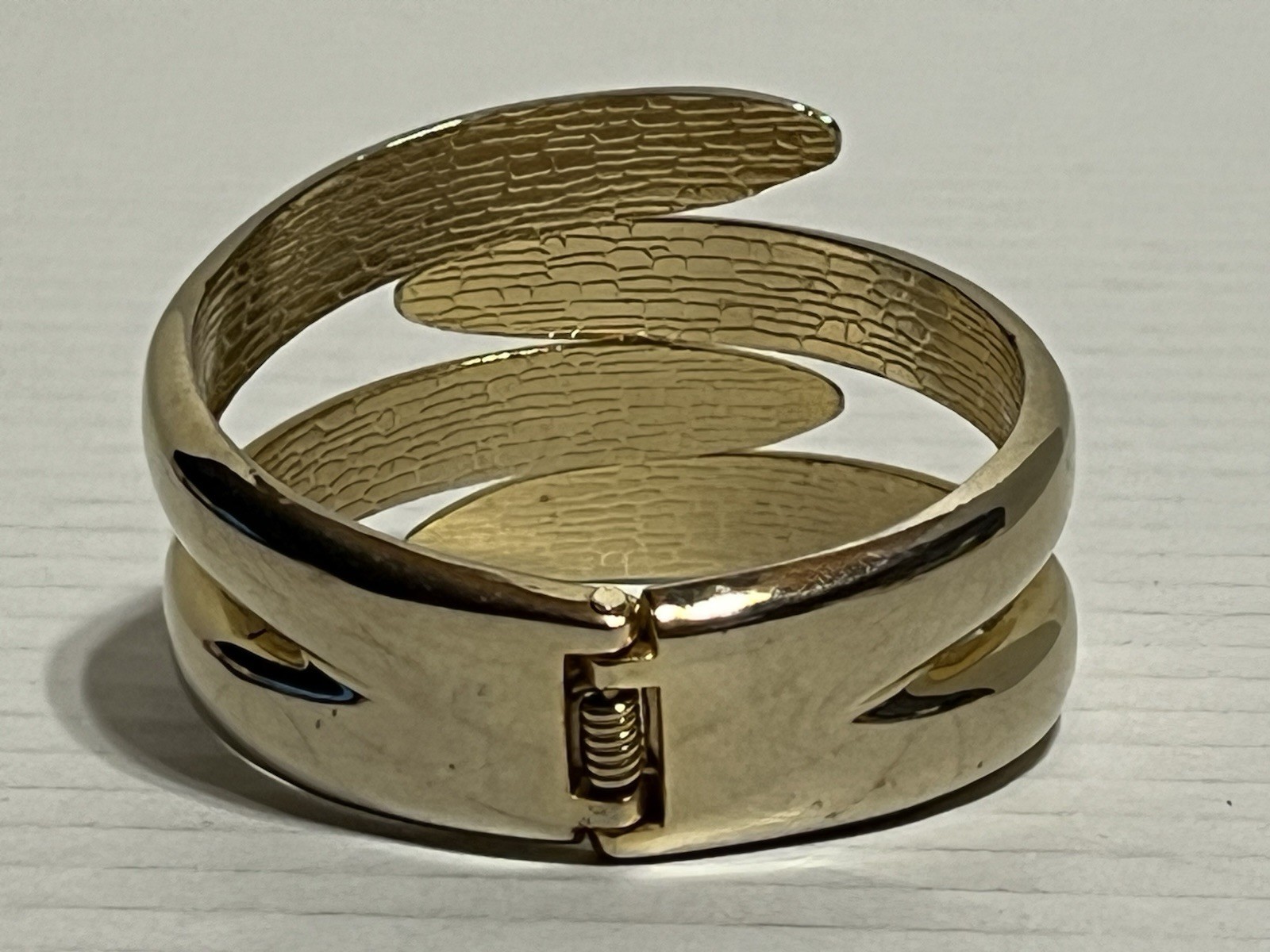 Hinged Clamper Bracelet Gold Tone Top Opening 2 Row Entwine Design Chunky Small