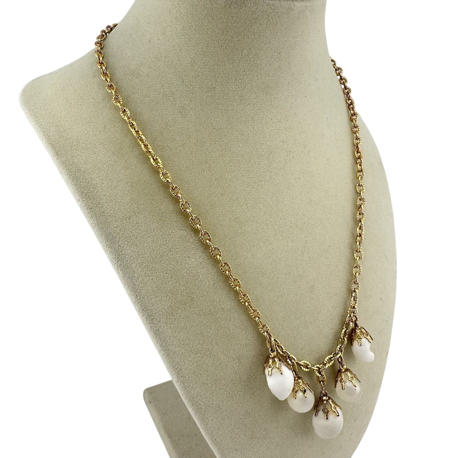 Vintage Natural Shell White Acrylic Cat’s Eye Beads Gold Tone 18” Necklace