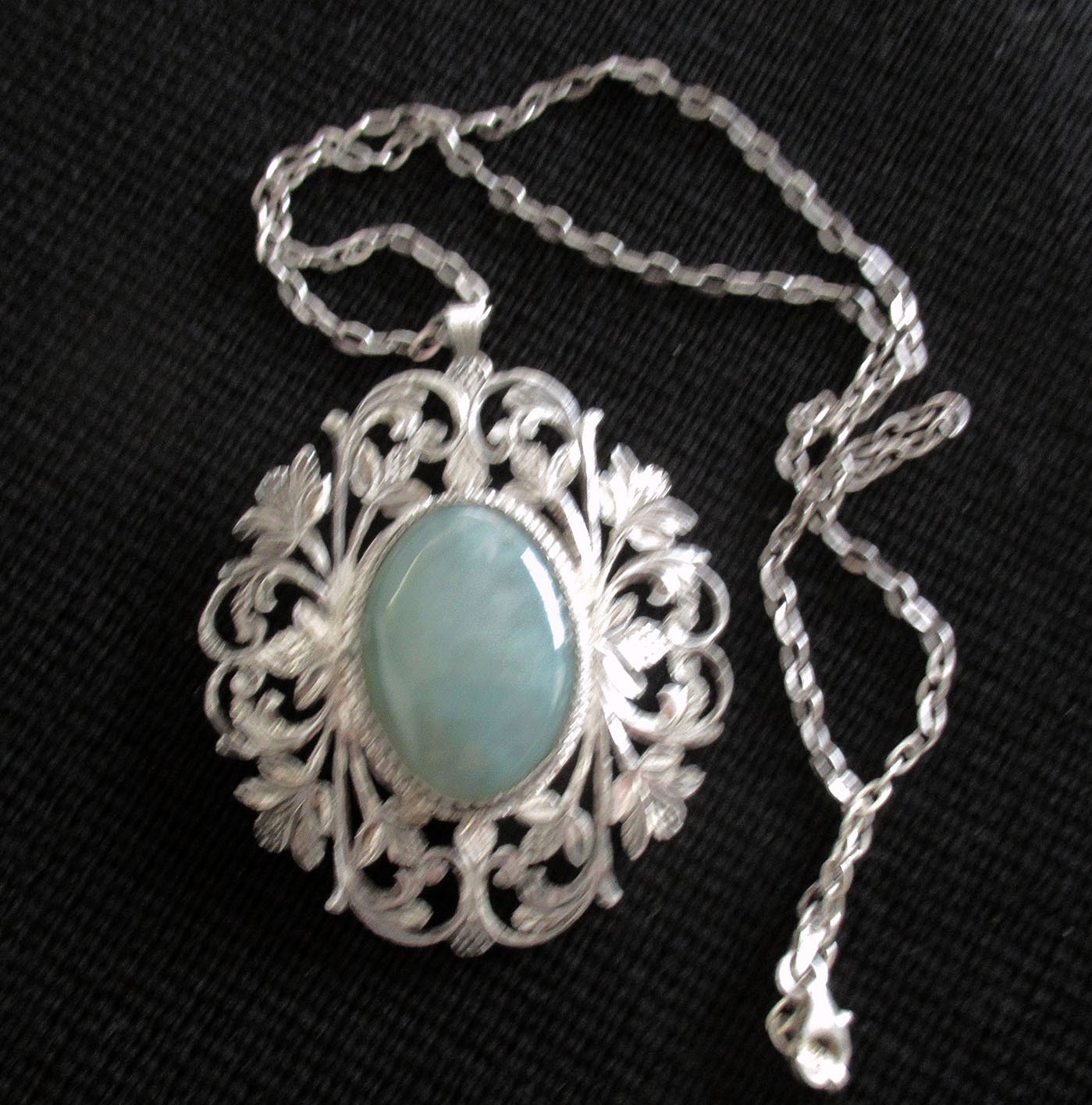 VINTAGE STERLING PENDANT NECKLACE w JADE?, 2 3/8 INCHES PENDANT, 18 IN CABLE CHN