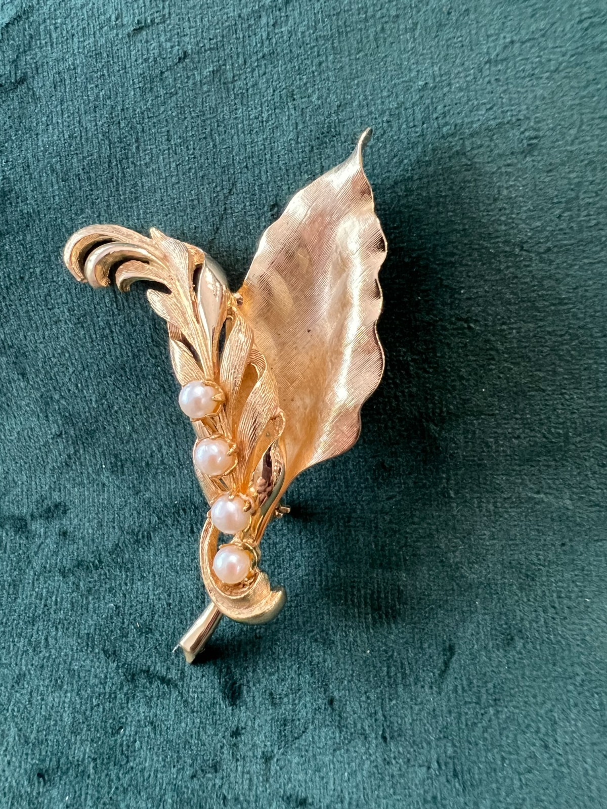 Vintage Brooks May Gold Tone Pearl Floral Brooch Leaf Pin Mid Century Signed