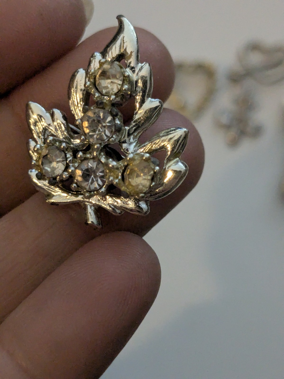 20+ vintage pins, hearts, butterfly,flowers & more