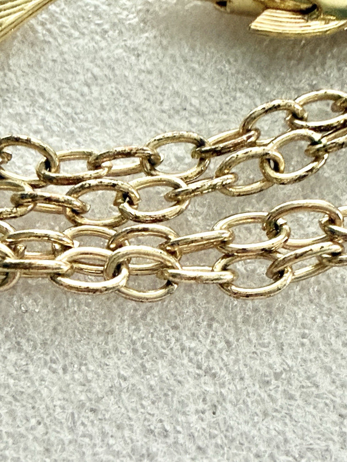 Vintage Gold Tone Articulated Removable 2.5” FISH Pendant 24” Rolo Link Necklace