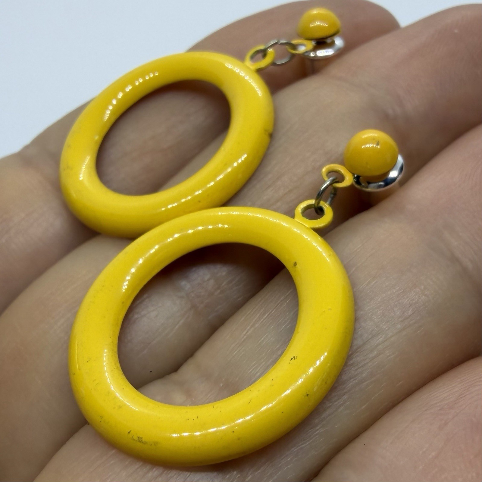 Vtg 70’s Pop Art Solid Yellow Enamel Circle Drop Hoop Door Knocker Earrings Post
