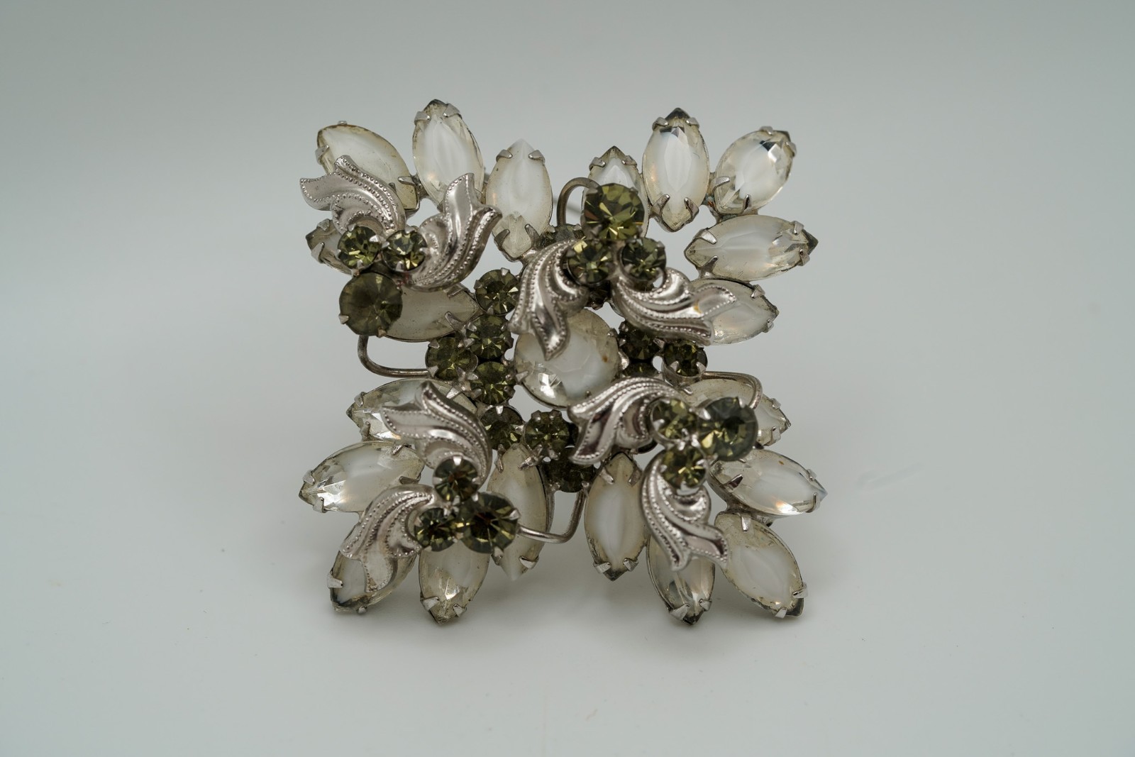 Vintage White Rhinestone Flower Brooch 5.5cm x 5.5cm JB45