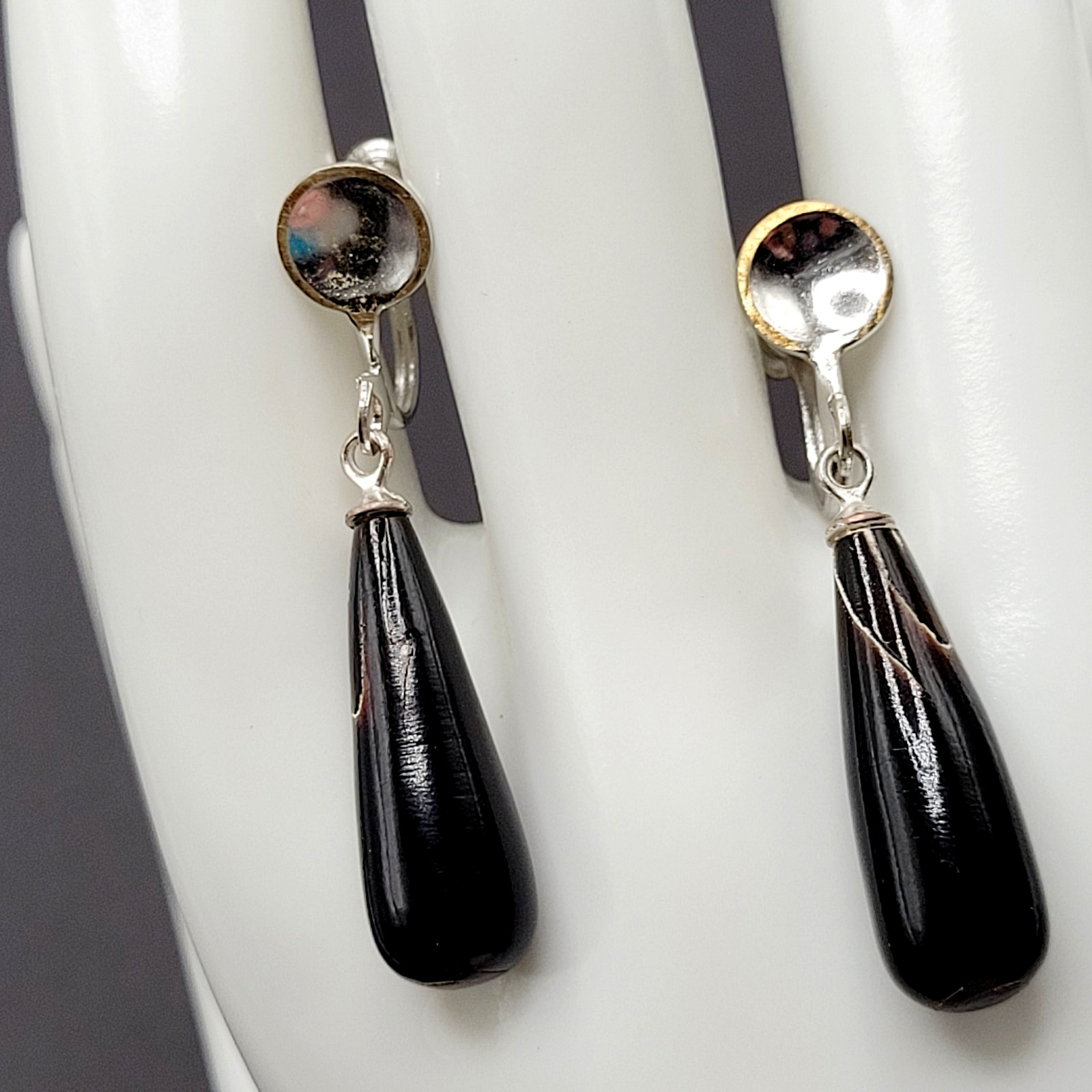 Hawaiian Natural Black Coral Teardrop Torpedo Mixed Tone Vtg Screw Back Earrings