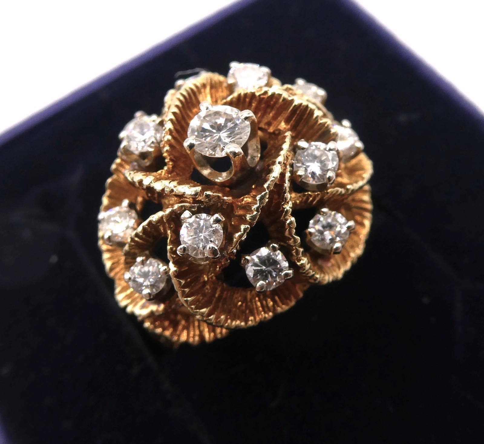 Vintage Estate 18K Gold LEON Ring Textured Ribbon Dome Bombe Diamond 11g 1cttw